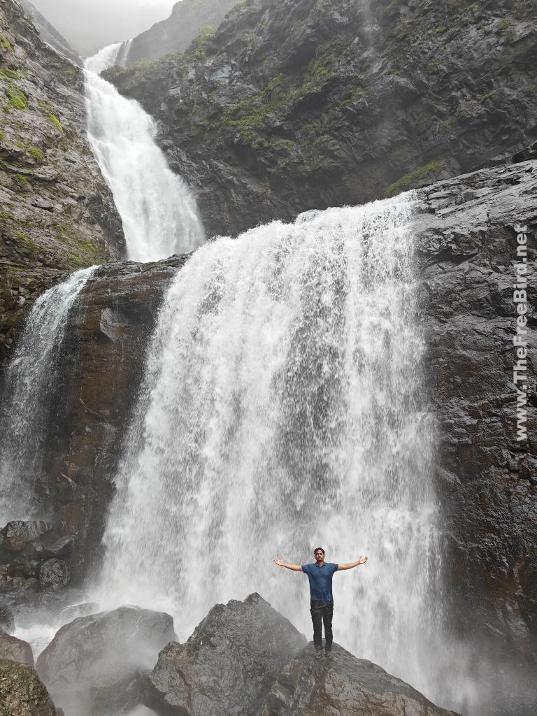 Going near the Kalu waterfall trek