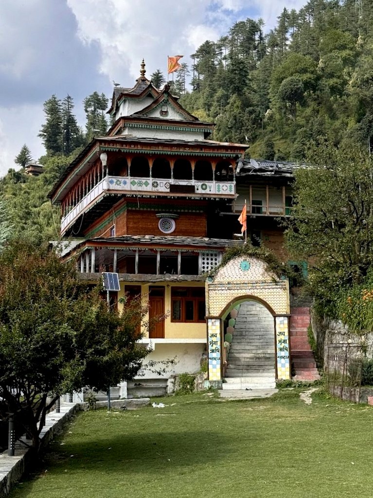 Shringa rishi temple jibhi Tirthan